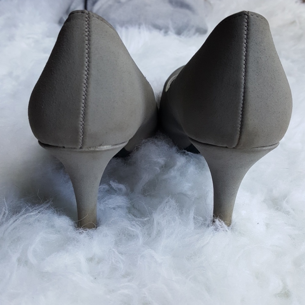 Gray pumps - Picture 5 of 8